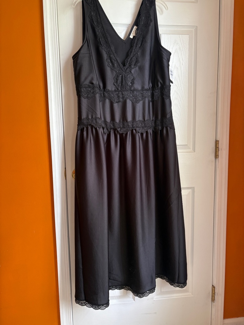 Elegant Black-lace trimmed satin like dress from Festi